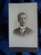 Photo CDV  Anonyme  Portrait Jeune Homme  Cravate Rayée  CA 1910 - L604J - Anonieme Personen