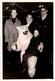 Photo Originale Déguisement D'Ours Blanc Polaire Eisbär Posant Avec Une Famille En Nocturne Vers 1960. - Persone Anonimi