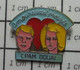 SP10  Pin's Pins / Beau Et Rare / THEME : ADMINISTRATIONS / CPAM DOUAI AMOUREUX ET PROTEGES Ah Les Sous-Douai Chtis - Administrations