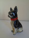 Escultura De Un Perro Boston Terrier Sentado Y Con Un Collar Rojo. Metal Pintado. Estilo Viena. - Metallo
