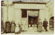 FRANCE  CARTE PHOTO- Devanture Magasin Nouveautés Tailleur  J.COSS Avec Famille-  à Identifier - Scans Recto Verso - A Identifier