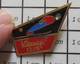 910D Pin's Pins / Beau Et Rare / THEME : SPORTS / SAUT A SKIS KLEENEX CLUB Va Te Moucher En Plein Vol Toi !! - Sports D'hiver