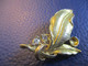 Bijou Ancien Fantaisie/Broche/Fleur Stylisée / Feuille Et Verroterie /Cuivreux Doré /Vers 1920-1950    BIJ133 - Spille