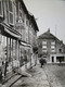 CP 70 Haute Saône VAUVILLERS - Les Commerces De La Grande Rue Librairie Papeterie Film Lumière Lumichrome 1950 - Vauvillers