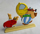 FIGURINE ASTERIX En Métal En Demi Ronde Bosse N° 2 ATLAS 2013 - Obélix Et Lucius Fleurdelotus - Asterix & Obelix