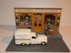 DIORAMA PEUGEOT 203 VAN BOULANGERIE PATISSERIE " L'EPI D'OR "1/43 Eme DIMENSION H 11.5 X L 19 X P 12.5 - Autres & Non Classés