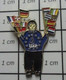 413i Pin's Pins / Beau Et Rare / SPORTS / VOILE BATEAU OPEN UAP  AVEC DES DRAPEAUX - Voile