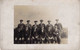 CPA PHOTOGRAPHIE - Groupe D'Hommes Portant Le Même Uniforme Angleterre - Photographie