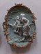 Paire De Médaillons à Suspendre, Wedgwood, Décor Femme Et Ange, Bordure Dorée - Wedgwood