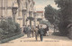 CPA - 63 - ROYAT Les BAINS - Etablissement Thermal - Animée - Hommes Aux Chapeaux - Colorisée - L'Hirondelle Paris - Royat