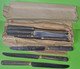 Ancien Service 12 COUTEAUX - Manche Bois - Lame Inox  - " Neuf De Stock Et Laissé Dans Leur Jus" - Vers 1930 - Knives