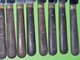 Delcampe - Ancien Service 12 COUTEAUX - Manche Bois - Lame Inox  - " Neuf De Stock Et Laissé Dans Leur Jus" - Vers 1930 - Knives