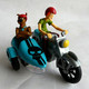 FIGURINE FIZZY SCOUBIDOU SCOOBY DOO En MOTO SIDE CAR BLEU 2012 - Altri & Non Classificati