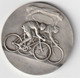 MEDAILLE BRONZE CYCLISME OFFERTE PAR LA CASQUETTE GRAND SPORT . GRAVEUR FRAISSE  55 Gr .50 Mm. SC - Autres & Non Classés