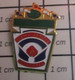 910D Pin's Pins / Rare Et De Belle Qualité !!! SPORTS / BASE-BALL  LITTLE LEAGUE STADE - Béisbol