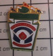 910D Pin's Pins / Rare Et De Belle Qualité !!! SPORTS / BASE-BALL  LITTLE LEAGUE STADE - Baseball