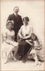 CPA Photograhie - Famille Et Jeune Fille Avec Une Raquette De Tennis Et Une Balle - Sport - Photographie