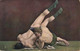 LUTTEURS  RAMASSEMENT DE BRAS A TERRE         2 SCANS - Wrestling