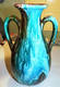 SUPERBE PAIRE DE VASES BLEUS AVEC ANSE VALLAURIS TBE 23.5 CM ❤️ - Vasen