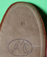 Delcampe - Lot 2 Paires Anciens CHAUSSONS Feutre Cuir Plastique - Chaussures "NEUF De STOCK" - Tailles 40 Et 41 - Vers 1950 - Shoes