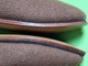 Delcampe - Lot 2 Paires Anciens CHAUSSONS Feutre Cuir Plastique - Chaussures "NEUF De STOCK" - Tailles 40 Et 41 - Vers 1950 - Scarpe