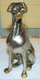 SUPERBE SCULPTURE STATUETTE EN METAL ARGENTE ET DORE CHIEN BRILLANT ASSIS EN TBE - Bronzen