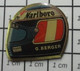 810i Pin's Pins / Beau Et Rare / SPORTS / FORMULE 1 CASQUE PILOTE G BERGER Et Son Gros Baton ! - Autorennen - F1