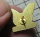 1415c Pin's Pins / Beau Et Rare / ANIMAUX / ODIPAC S.A. PAPILLON ROUGE BLEU ET OR - Animaux