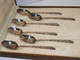 * COFFRET BIJOUTERIE ANACLET 6 PETITES CUILLERES METAL ALLIAGE BLANC VITRINE   E - Spoons