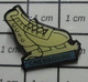 810F Pin's Pins / Beau Et Rare / SPORTS / PATIN A GLACE PATINAGE ARTISTIQUE CLUB CCSG CHERBOURG - Eiskunstlauf