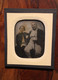 Ambrotype Vers 1855 / 1860 Père Et Son Fils Se Tenant La Main Canne Tenue Par Le Père Format 1/4 De Plaque 10 X 8 Cms - Antiche (ante 1900)