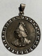 Bijoux , Pendentif : Médaille Coiffe Régionale ? Ancienne . - Pendants