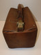 Delcampe - *ANCIEN SAC De MEDECIN CUIR TRES BELLE Qualité 2 Poignées SORTI De GRENIER   E - Leather Goods 