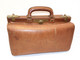 Delcampe - *ANCIEN SAC De MEDECIN CUIR TRES BELLE Qualité 2 Poignées SORTI De GRENIER   E - Leather Goods 