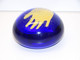 Delcampe - *JOLIE ANCIENNE BOULE SULFURE PRESSE PAPIER MAIN JAUNE FOND BLEU PAPERWEIGHT  E - Briefbeschwerer