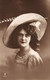 Mode - 8 CPA Cartes Photos - Femmes Et Chapeaux - Hat Chapeau - Moda