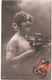 CPA Carte Postale France 1er Avril Une Jeune Femme Et Ses Poissons 1914  VM60254 - 1er Avril - Poisson D'avril