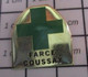 1315B Pin's Pins / Beau Et Rare / MEDICAL / CROIX VERTE PHARMACIE FARCE COUSSAY (Farce Est à Trappes ?) - Médical