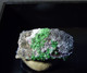 Uvarovite On Chromite TL ( 1.5 X 0.5 X 0.8 Cm ) Saranovskii Mine - Saranovskaya, Perm Krai - Russian Fed. - Minéraux