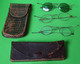 Lot De 2 Anciens ÉTUIS à LUNETTES En Cuir Et 3 Paires De LUNETTES - Etat D'usage Verres Cassés Ou Manquants - Vers 1940 - Accesorios