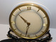 *PENDULETTE PENDULE DE BUREAU ART DECO 2 BICHES Signées UCRA Mouvement BAYARD    E - Clocks