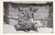 CPA Thèmes - Photographie - Deux Femmes à Demi Nues En Tenues Traditionnelles Assises Devant Une Cabane - Studio Henry - Fotografie