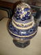 Blauwe Vaas Met Tekeningen. Waarschijnlijk Chinees Met Merkteken Onderaan. Beschadigd - Vases