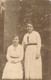 CPA PHOTOGRAPHIE - Deux Jeunes Femmes En Robes Blanches - Fotografia