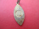 Petite Médaille Religieuse Ancienne/ Sainte Vierge/ LOURDES/ Métal Blanc Doré /Vers 1960-70                    CAN610 - Religion &  Esoterik