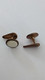 Anciens  Boutons Manchettes Support Cuivre Avec Pocelaine Blanche - Cuff Links & Studs