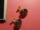 BOUTONS DE MANCHETTES ANCIENS MULTICOLORE VERRE BOMBE EMAILLE ? DANS  BOITE MEL-BO PARIS - Cuff Links & Studs