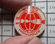 URSS23 Pas Pin's MAIS BROCHE OU BADGE / RUSSIE / URSS Misssion Spatiale Conjointe APOLLO ET ?? - Spazio