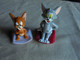 Vintage - Couple De Figurines Tom Et Jerry Sur Leurs Coussins - Otros & Sin Clasificación