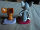 Delcampe - Vintage - Couple De Figurines Tom Et Jerry Sur Leurs Coussins - Autres & Non Classés